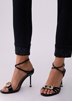 Taş İşlemeli Paça Detaylı Skinny Jean Pantolon ürünü görüntülemek için tıklayınız