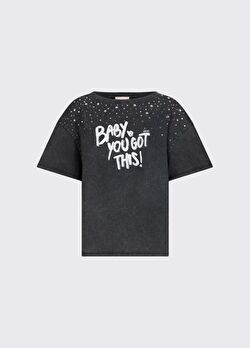 Taş Detaylı Baskılı T-Shirt ürünü görüntülemek için tıklayınız