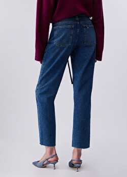 Kemerli Straight Jean ürünü görüntülemek için tıklayınız