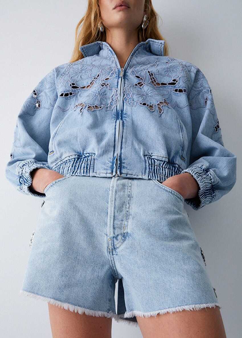 Mavi Yırtık Detaylı Denim Şort