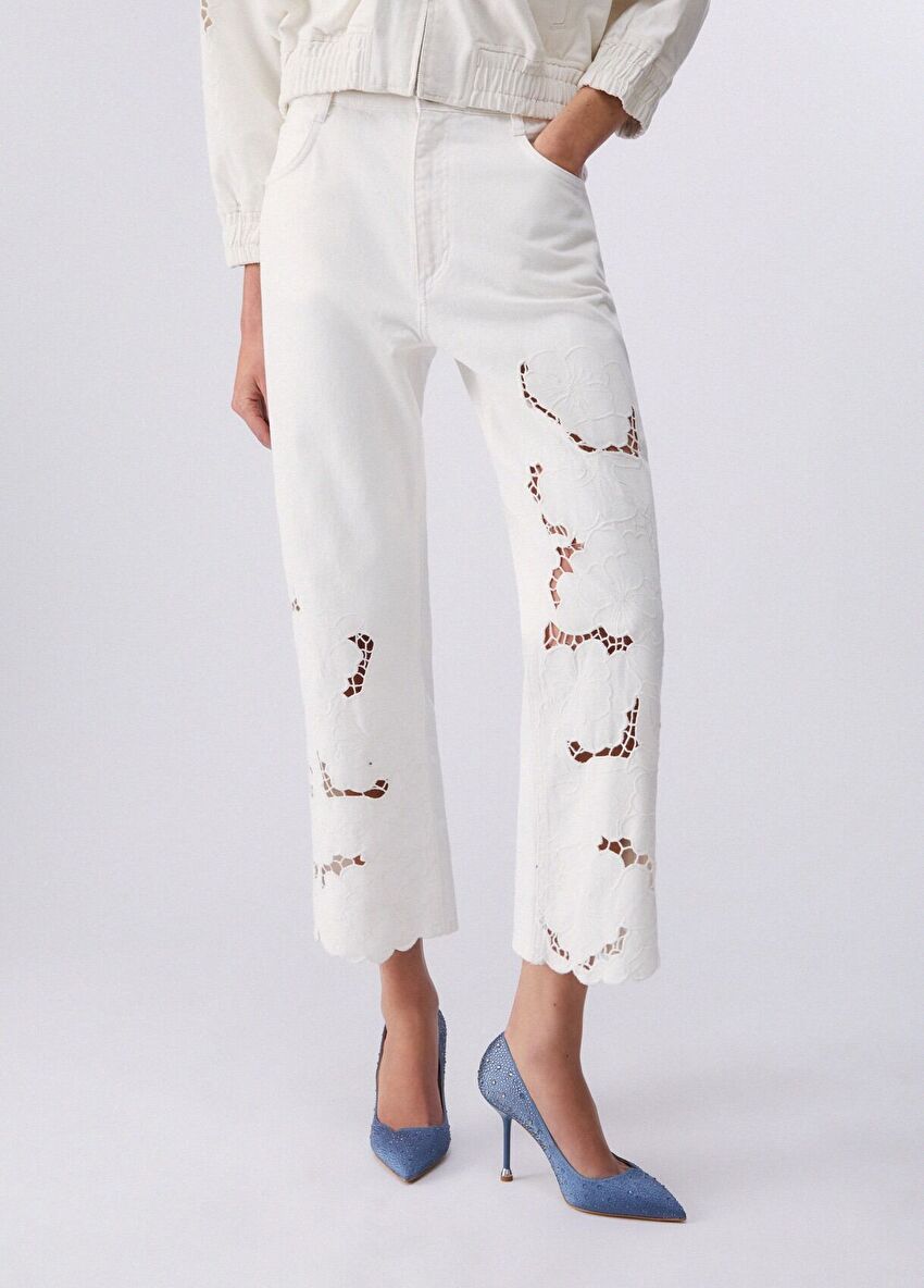Beyaz Çiçek Işlemeli Straight Denim Pantolon