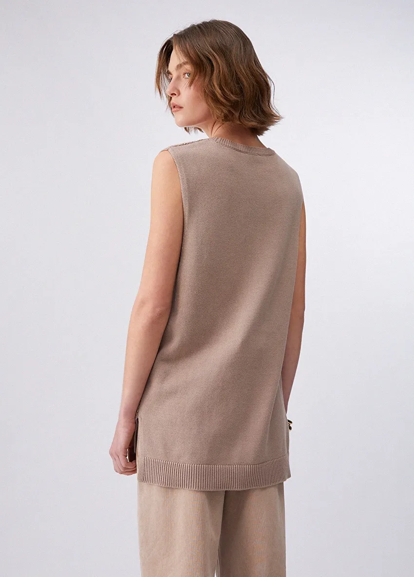 Bej Kapalı Yaka Örme Üst