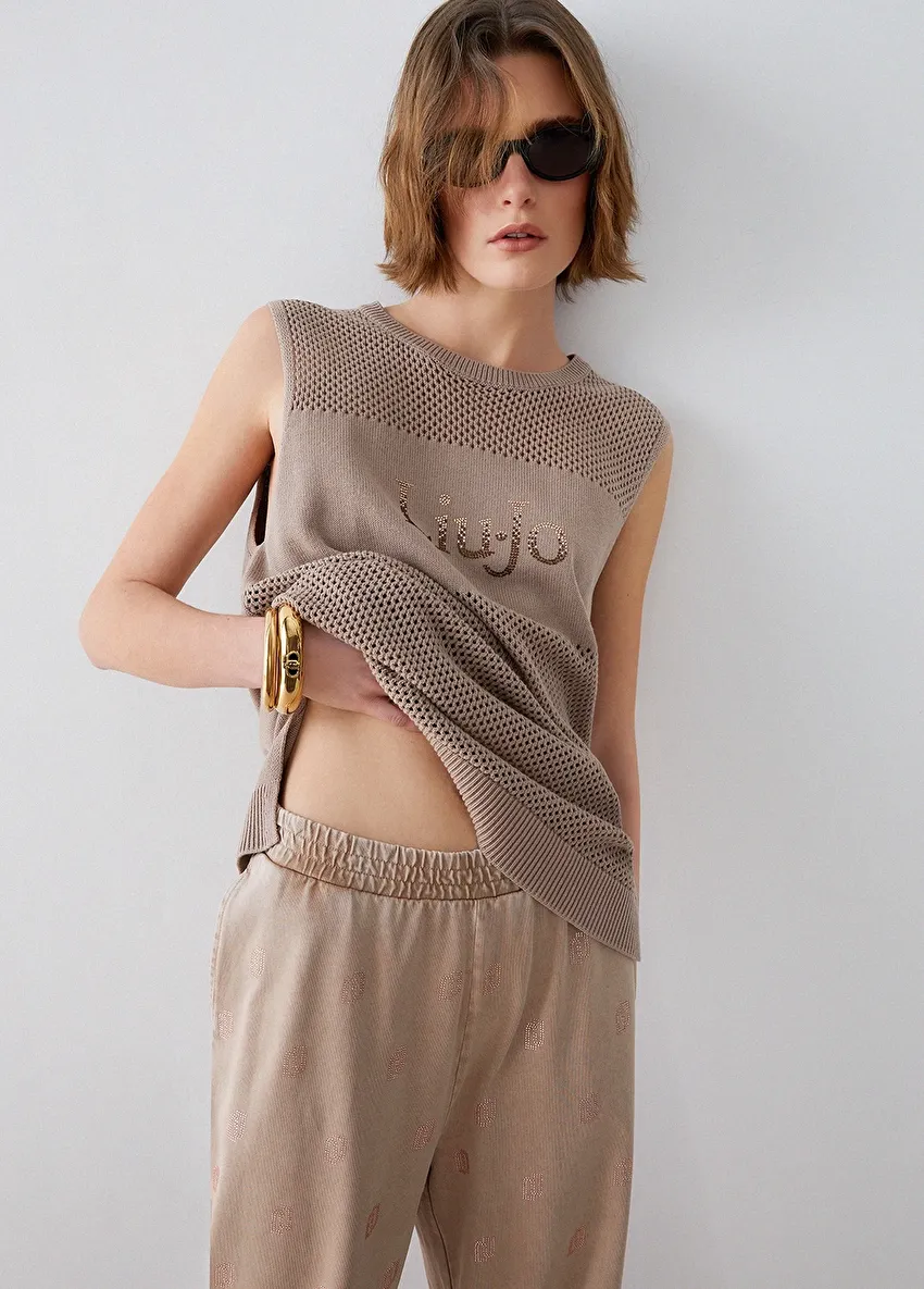 Bej Kapalı Yaka Örme Üst