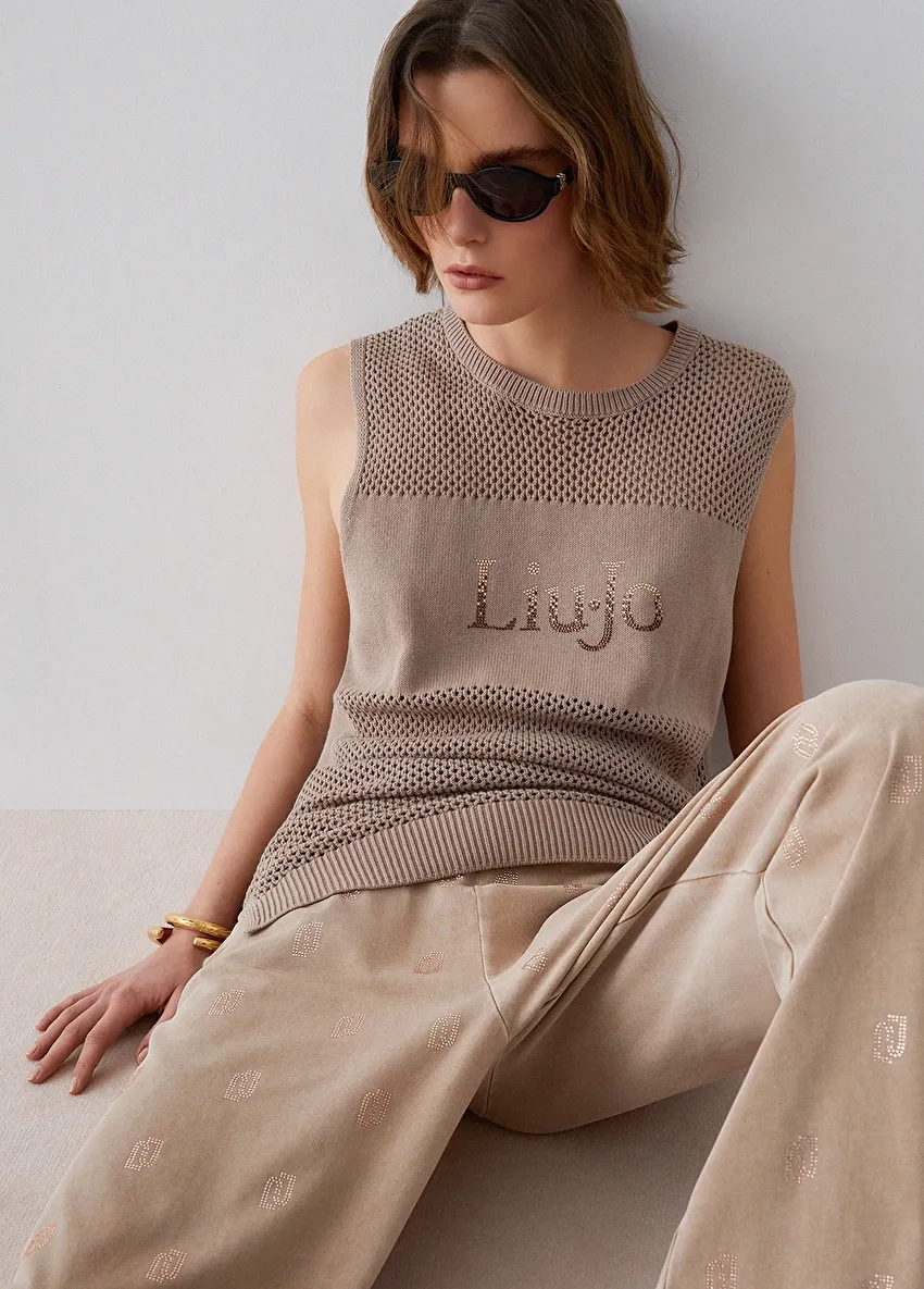 Bej Kapalı Yaka Örme Üst