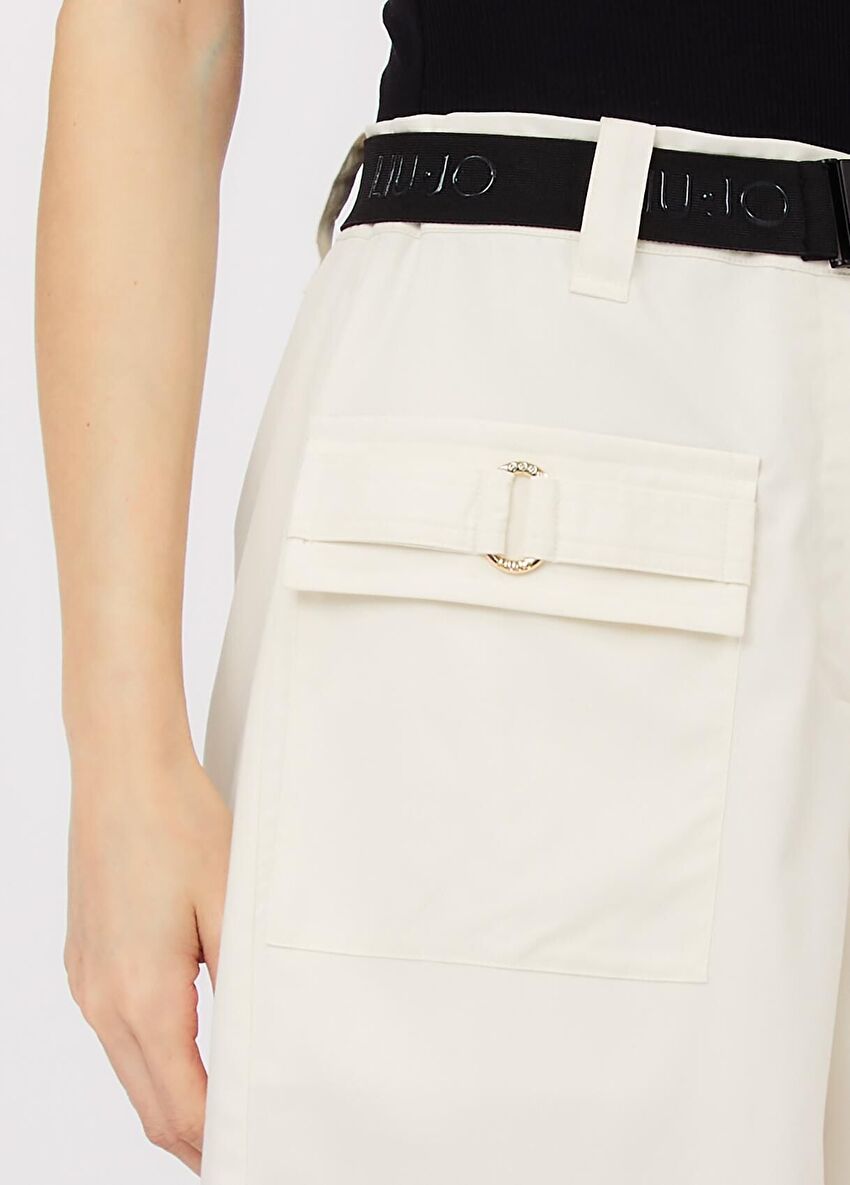 Beyaz Kısa Pantolon