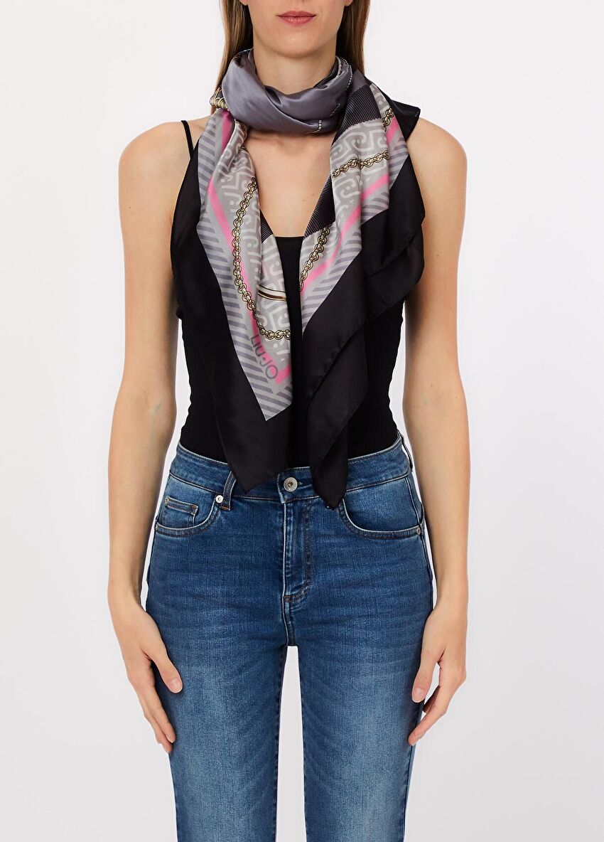 Siyah Kurdele Detaylı Fular