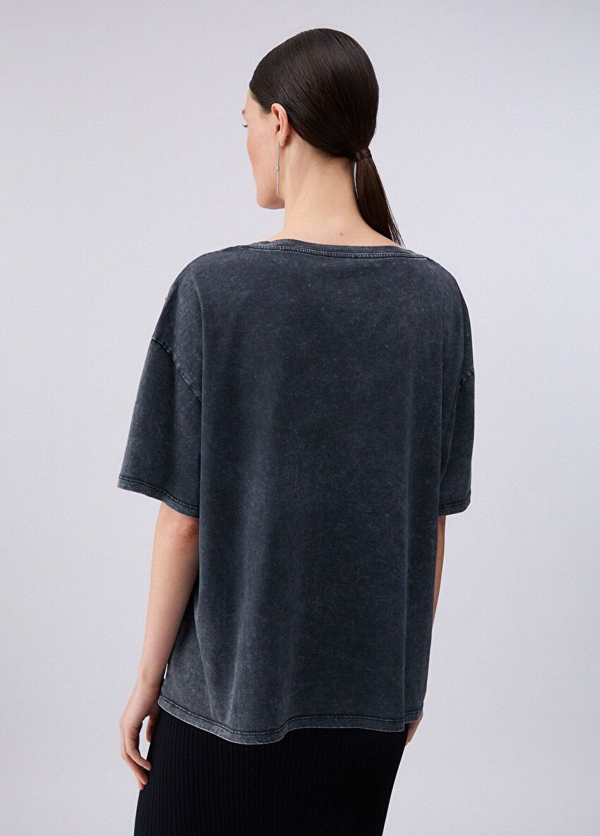 Taş Detaylı Baskılı T-Shirt