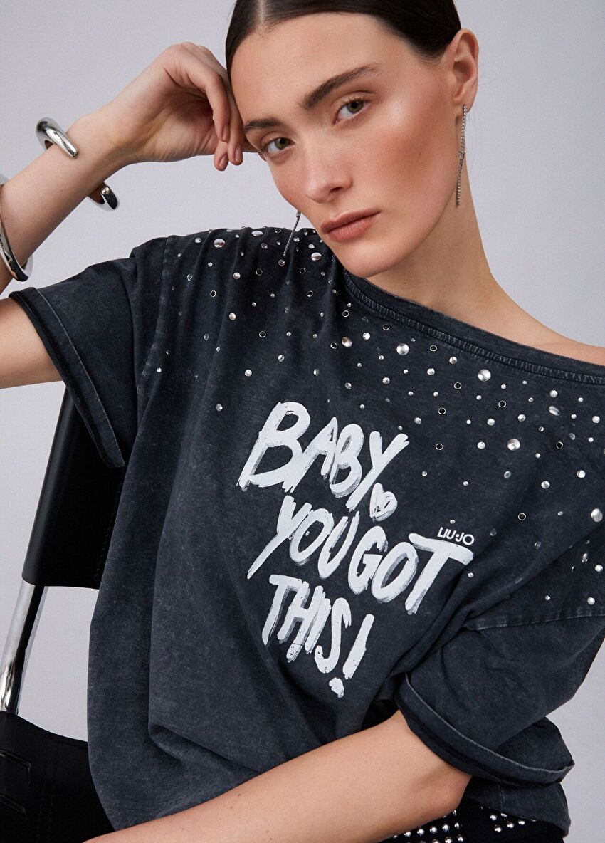 Taş Detaylı Baskılı T-Shirt