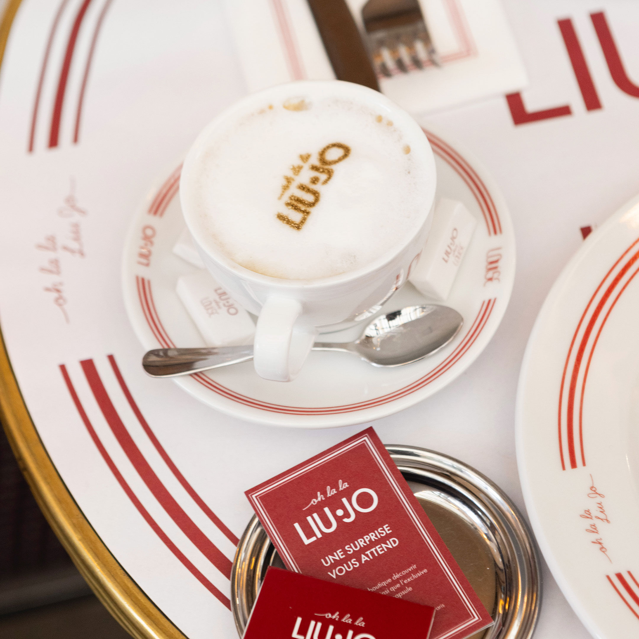 Café Louise Masa Detayı